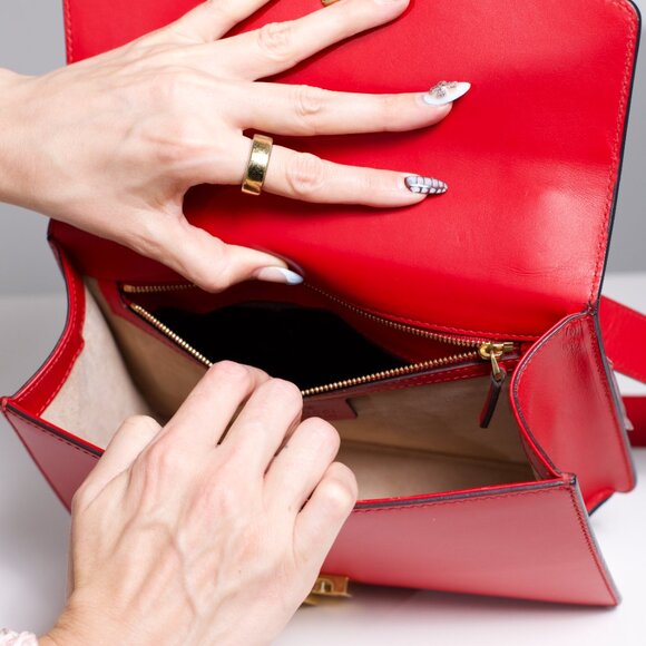 Gucci Hibiscus Red Sylvie Small Shoulder Bag - Picture 16 of 16